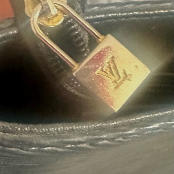 Louis Vuitton Epi nactangle purse in Black! EUC - Picture 6 of 10